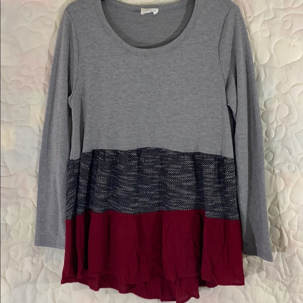 FANTASTIC FAWN. Women's long sleeve Top. Size M.